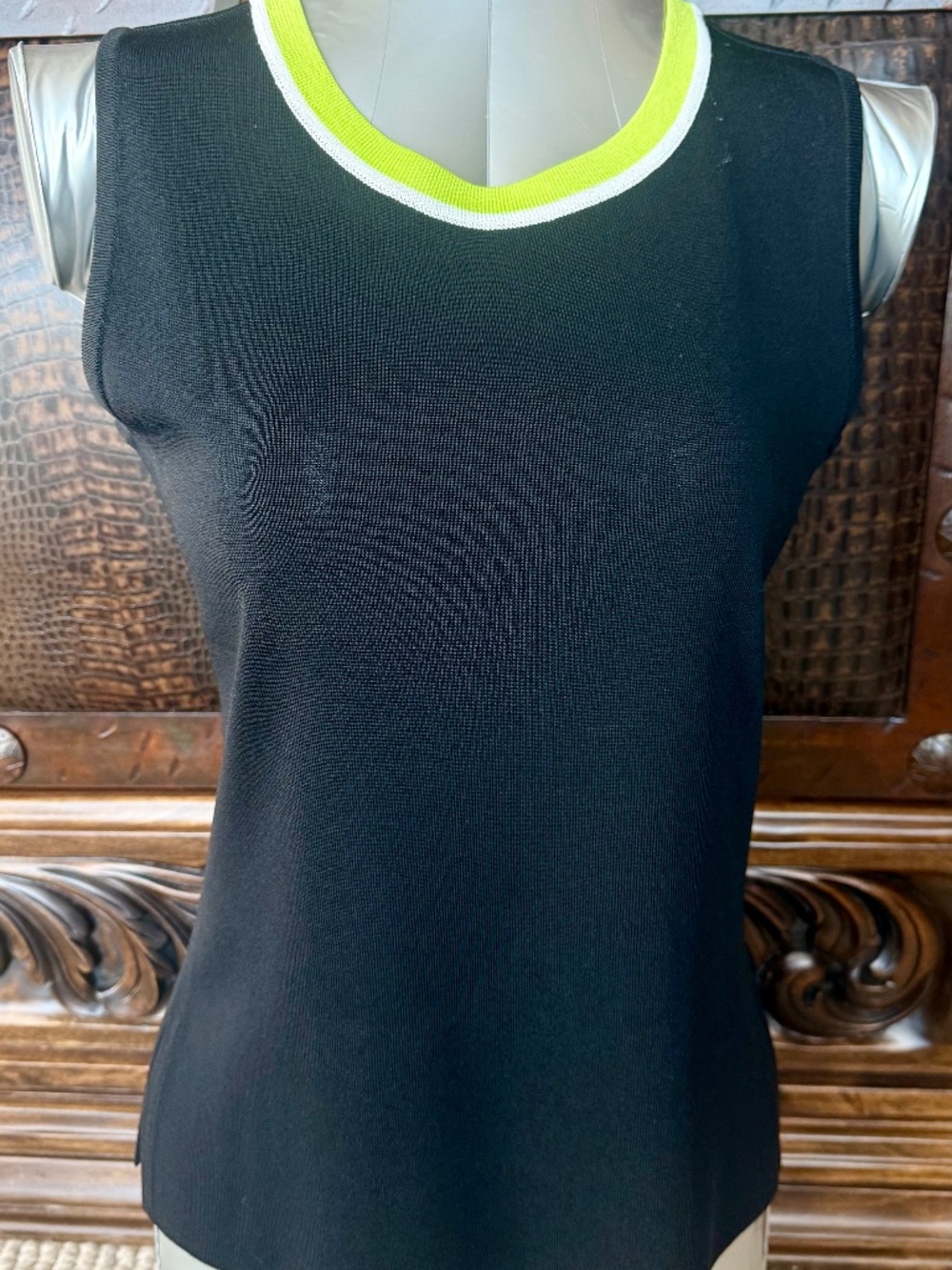 MISOOK SHELL, BLACK WITH WHITE LIME GREEN TRIM